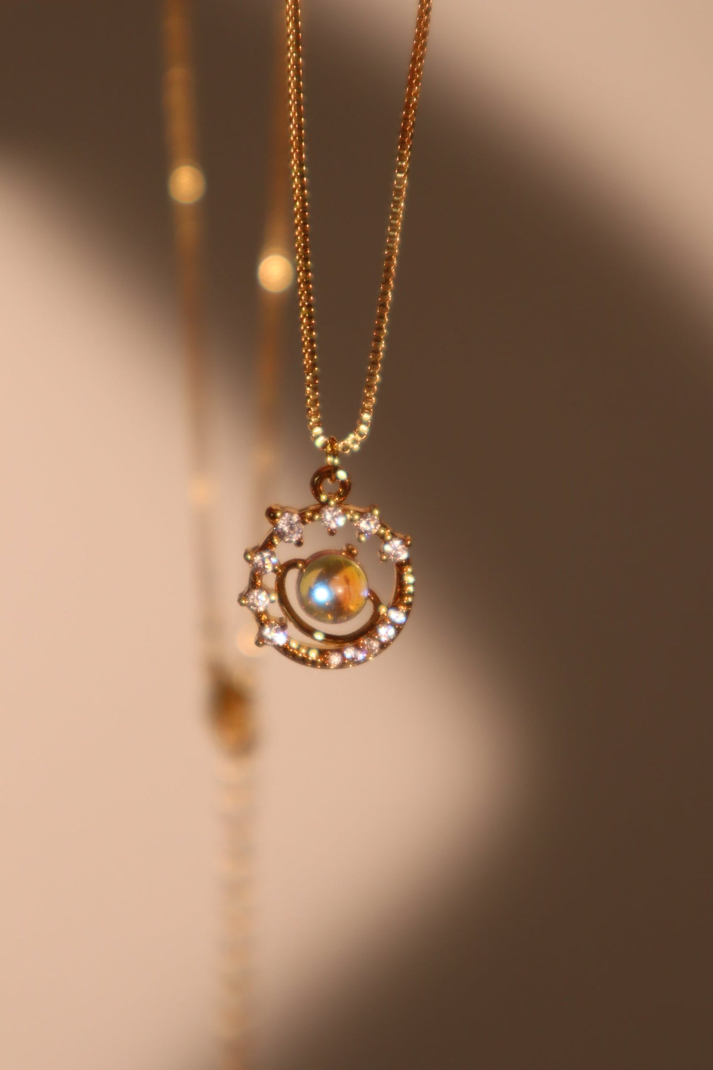 Ring met Saturnus en de Maan