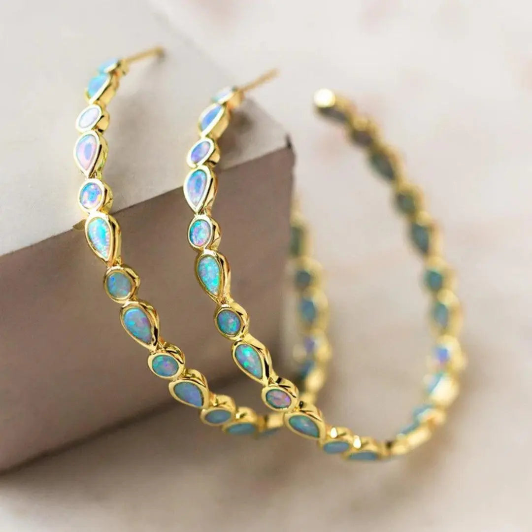 Vintage gouden oorbellen met blauwe opaal