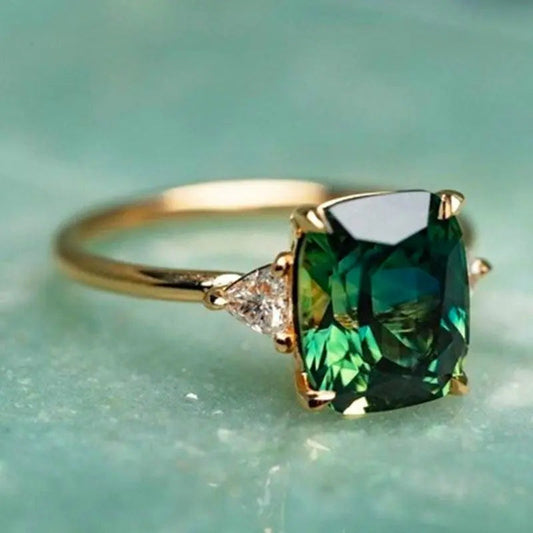Elegant vierkante smaragdgroene ringetjes