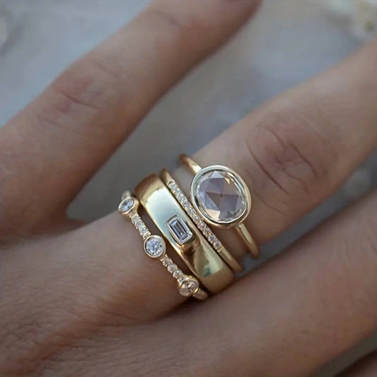 Vintage gouden en zirconia ringenset